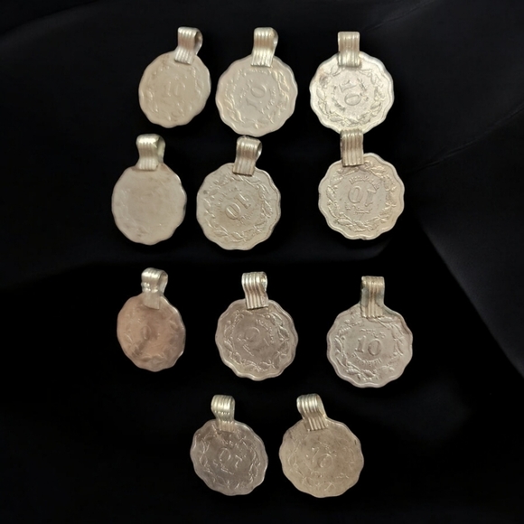 ⛓️New Vintage⛓️11 Pieces of Middle East Coin Pendants - Picture 2 of 10